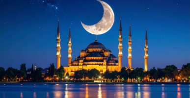Firefly_Islamic style thumbnail featuring a glowing crescent moon and a serene night sky over 566817