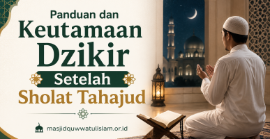 Seorang pria berdzikir setelah sholat tahajud